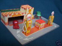 c1938 Wyandotte Shell Oil Co. gas station with cars